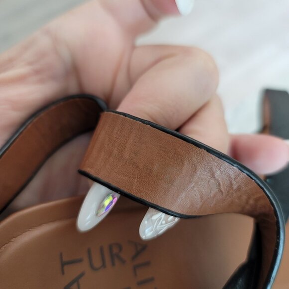 Naturalizer Women's black leather TRU Flat Sandal size 6 comfort adjustable - Picture 4 of 8